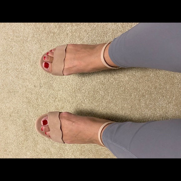 Shoes - Nude/Light pink sandal Heels - size 9